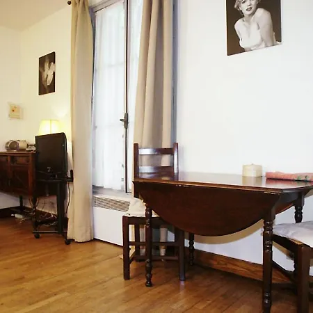 De Sevres - 2 Adults Apartment
